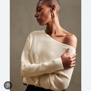 Off the shoulder BR cream/white sweater